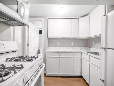 Kitchen - 517 Ladonna Ln, Faribault, MN 55021 photo 6 of 6