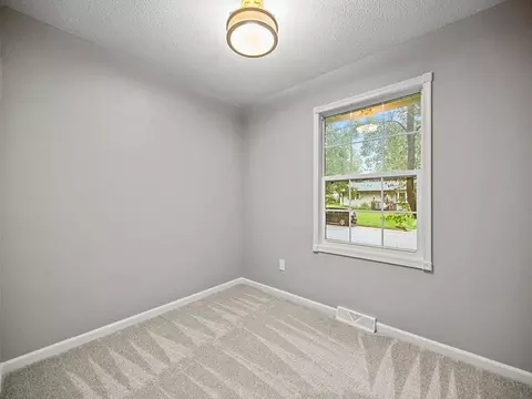 Bedroom - 517 Ladonna Ln, Faribault, MN 55021 photo 1 of 7