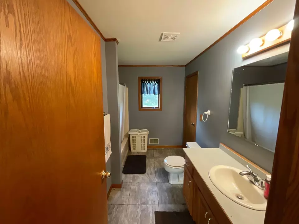 Bath - 37276 Willow Rd N, Laporte, MN 56461 photo 1 of 3