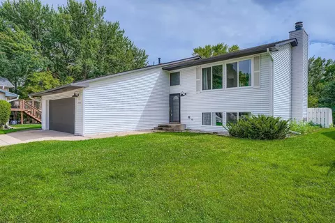 7557 Springbrook Plz, Woodbury, MN 55125