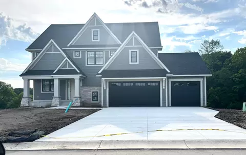 5551 Rolling Hills Pkwy, Chaska, MN 55318