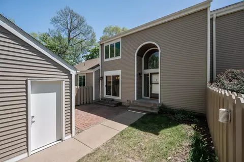 1174 Saint Clair Ave, Saint Paul, MN 55105