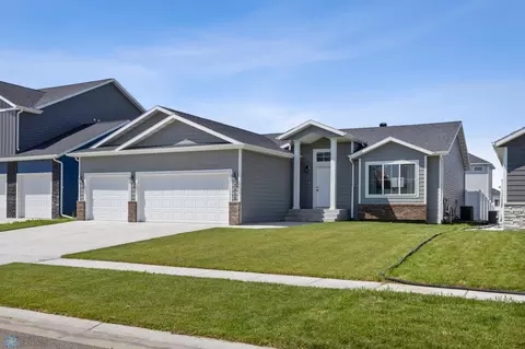 7315 27th St S, Fargo, ND 58104 photo 2