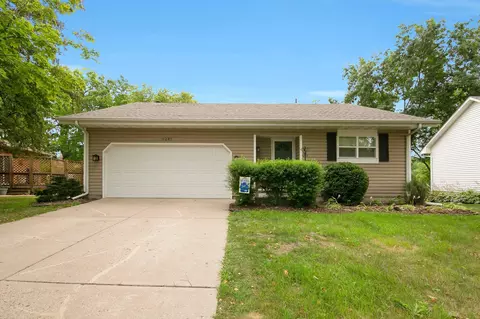 6281 Whispering Oaks Dr, Eden Prairie, MN 55346