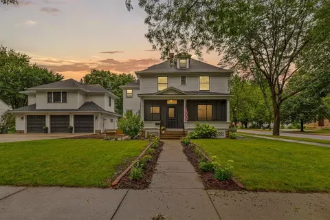 802 S 3rd St, Saint Peter, MN 56082