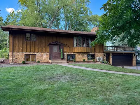 726 Centennial St, Cambridge, MN 55008