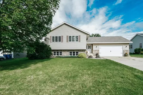 410 8th St, Goodhue, MN 55027