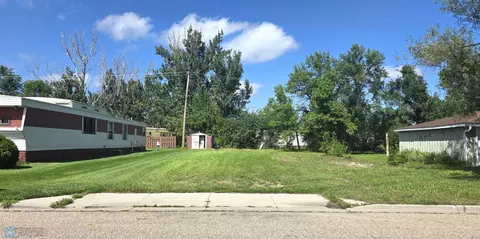 1318 9th St SW, Valley City, ND 58072
