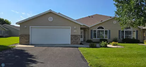 410 30th St N, Moorhead, MN 56560