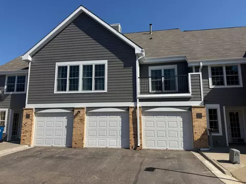 6048 Chasewood Pkwy #204, Minnetonka, MN 55343