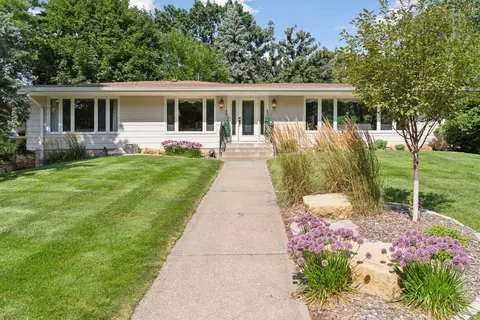 3072 Churchill St, Roseville, MN 55113