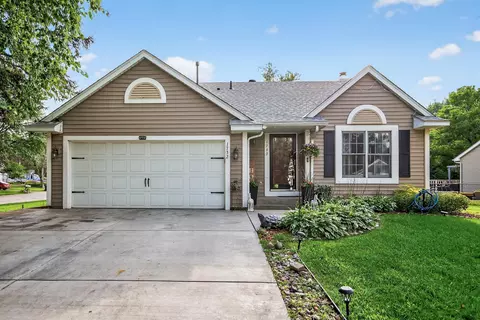 1732 Regatta Dr, Woodbury, MN 55125