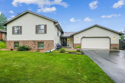 7492 Upper 24th St N, Oakdale, MN 55128