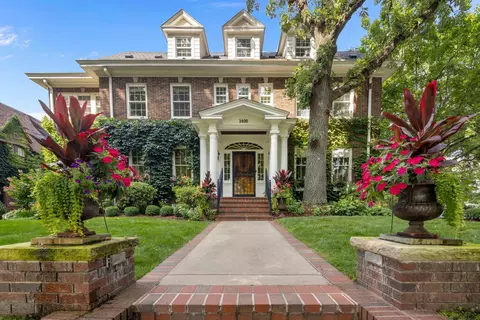2400 W Lake Of The Isles Pkwy, Minneapolis, MN 55405