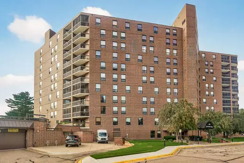 6615 Lake Shore Dr S #302, Richfield, MN 55423
