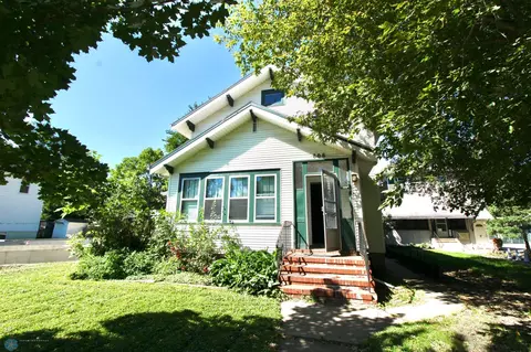 808 7th St N, Fargo, ND 58102