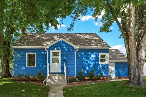 1315 10th St E, Glencoe, MN 55336
