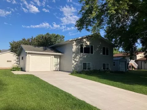 417 SE 12th St SE, Waseca, MN 56093