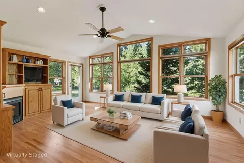 5836 Grove St, Edina, MN 55436