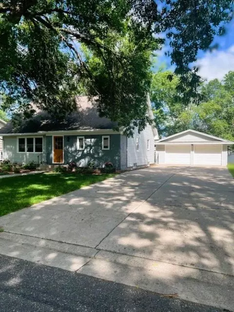 1013 17th St SW, Willmar, MN 56201