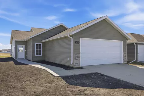 6270 21st St S, Fargo, ND 58104