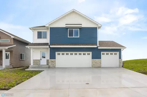 2509 38th Ave S, Moorhead, MN 56560