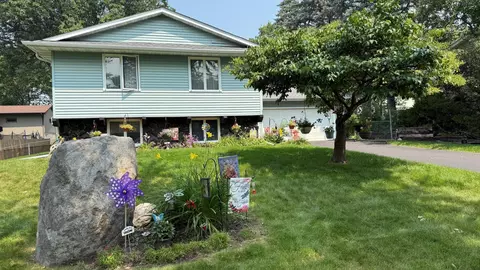 1935 Warbler Ln, Saint Paul, MN 55119