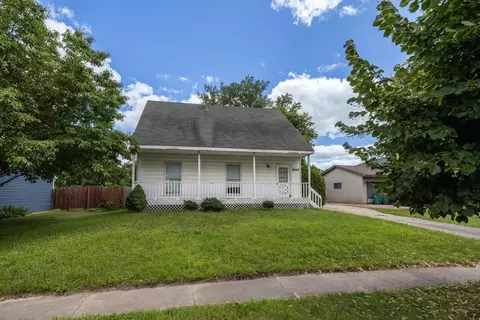 890 W Village Cir SE, Rochester, MN 55904