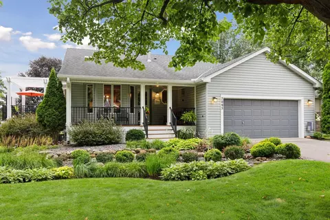 7095 Deerwood Ln N, Maple Grove, MN 55369