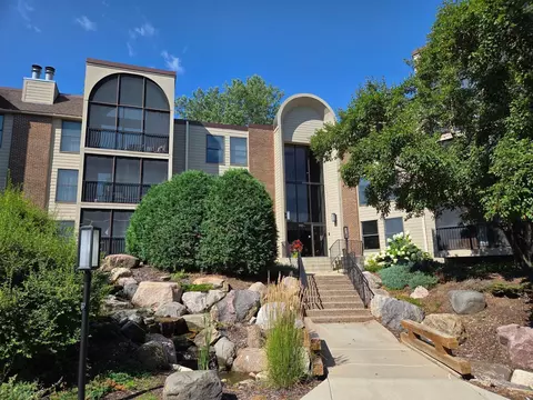 9500 Collegeview Rd #109, Bloomington, MN 55437