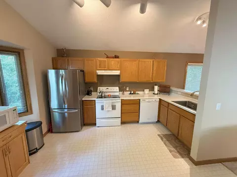 1761 Karis Way, Eagan, MN 55122 photo 8