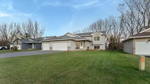 412 Sunwood Park Dr, Waite Park, MN 56387