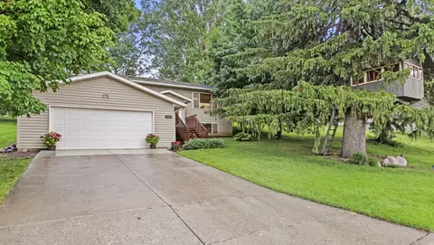 207 4th Ave NE, Hutchinson, MN 55350