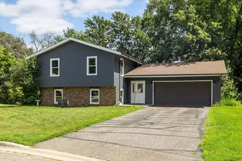 20390 Hughes Ave W, Lakeville, MN 55044