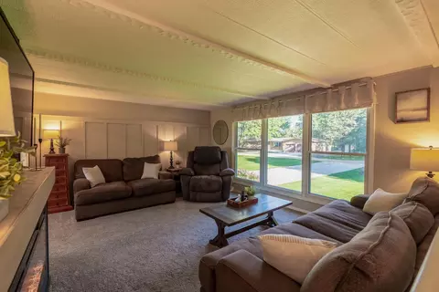 Living - 8570 369th Ave, Waseca, MN 56093 photo 2 of 4