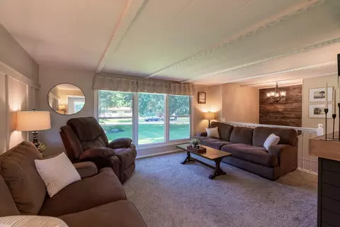 Living - 8570 369th Ave, Waseca, MN 56093 photo 1 of 4