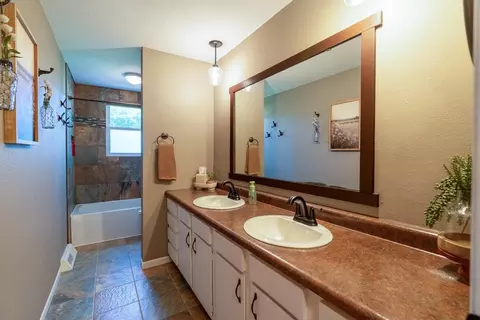 Bath - 8570 369th Ave, Waseca, MN 56093 photo 2 of 5