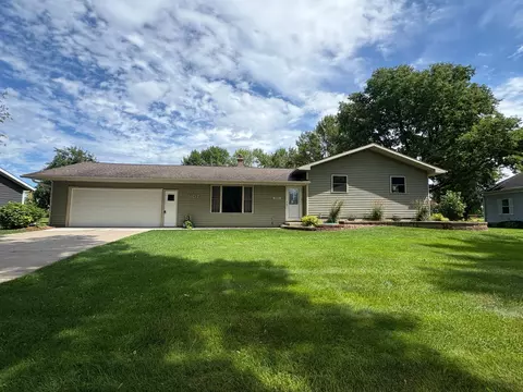 907 10th St S, Benson, MN 56215