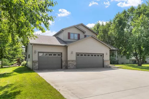 Exterior - 810 E 7th St, Litchfield, MN 55355 photo 2 of 12