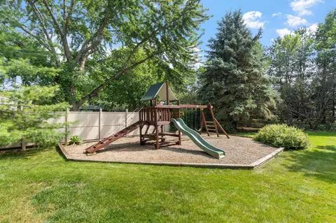 Exterior - 810 E 7th St, Litchfield, MN 55355 photo 11 of 12