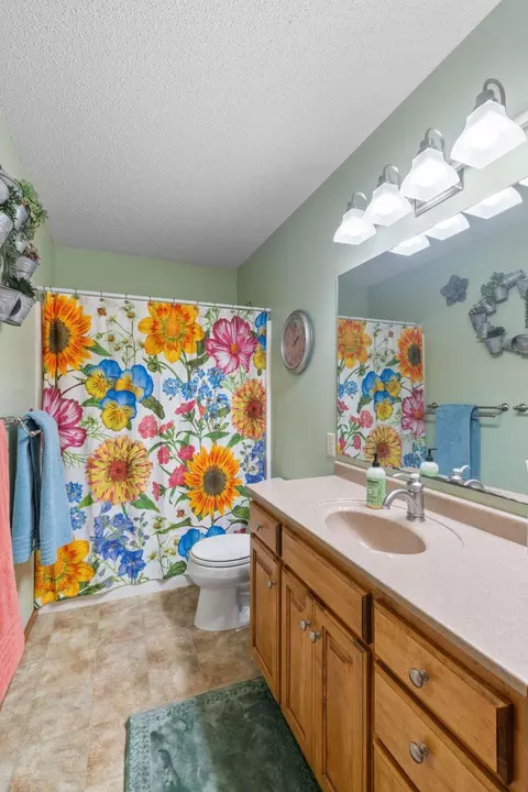 Bath - 810 E 7th St, Litchfield, MN 55355 photo 2 of 7
