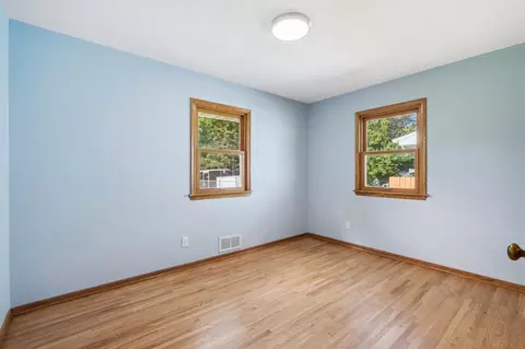Bedroom - 1468 Eldridge Ave E, Maplewood, MN 55109 photo 2 of 4