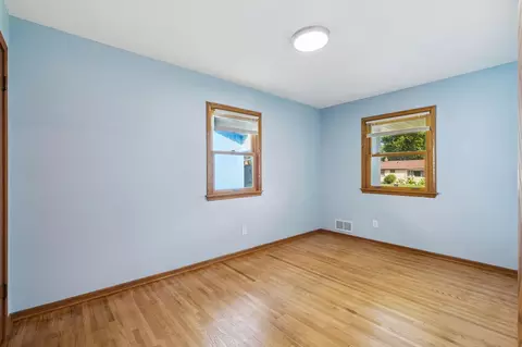 Bedroom - 1468 Eldridge Ave E, Maplewood, MN 55109 photo 1 of 4