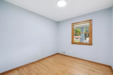 Bedroom - 1468 Eldridge Ave E, Maplewood, MN 55109 photo 3 of 4