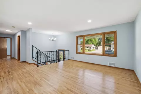 Living - 1468 Eldridge Ave E, Maplewood, MN 55109 photo 2 of 3