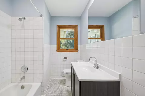Bath - 1468 Eldridge Ave E, Maplewood, MN 55109 photo 1 of 2
