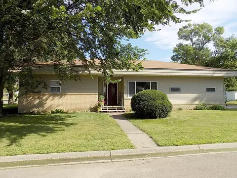 600 Esther Ave, Lafayette, MN 56054