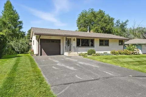 2821 Galtier St, Roseville, MN 55113