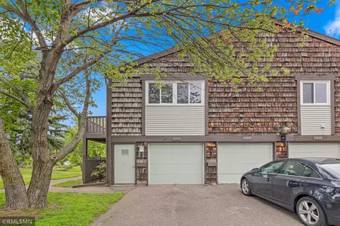 4968 Grenwich Trl N, Oakdale, MN 55128