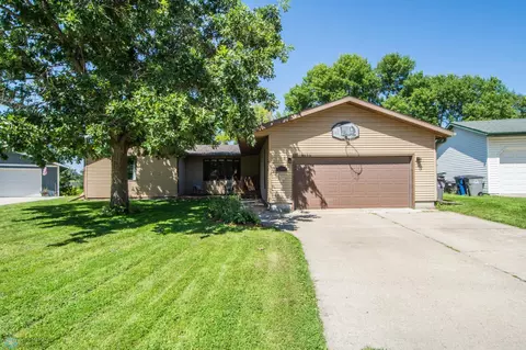 2906 14th Ave S, Moorhead, MN 56560